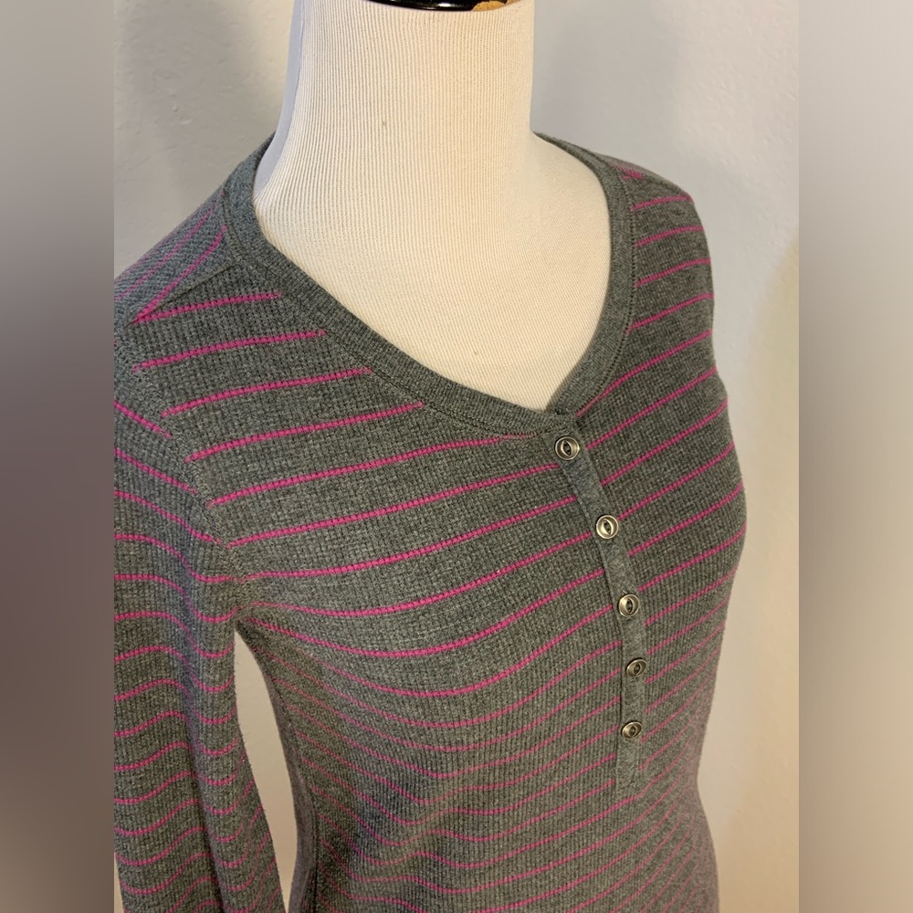 VGUC Eddie Bauer Grey w/Pink Stripe Long Sleeve Shirt - Picture 3 of 7